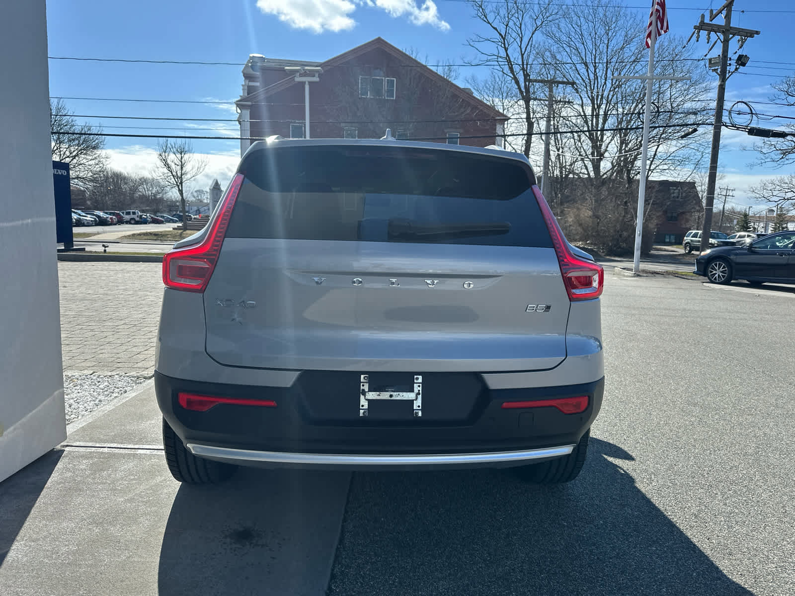 Used 2023 Volvo XC40 B5 Plus w/ Protection Package Premier image 9