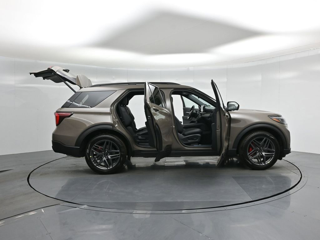 Used 2026 Ford Explorer ST-Line w/ ST-Line Street Pack RWD image 4