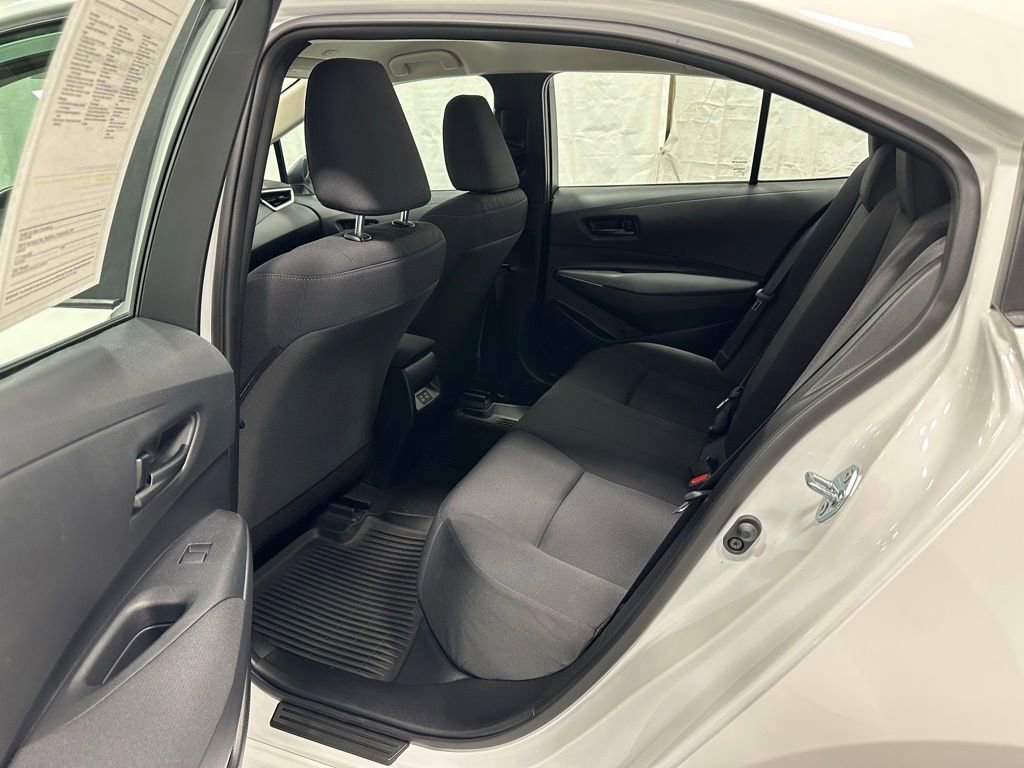 Used 2025 Toyota Corolla LE FWD image 41