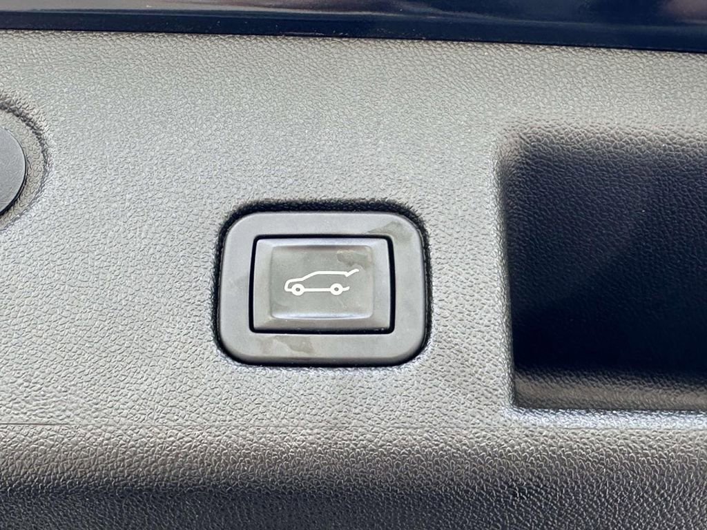 Used 2020 Chevrolet Equinox LT image 9