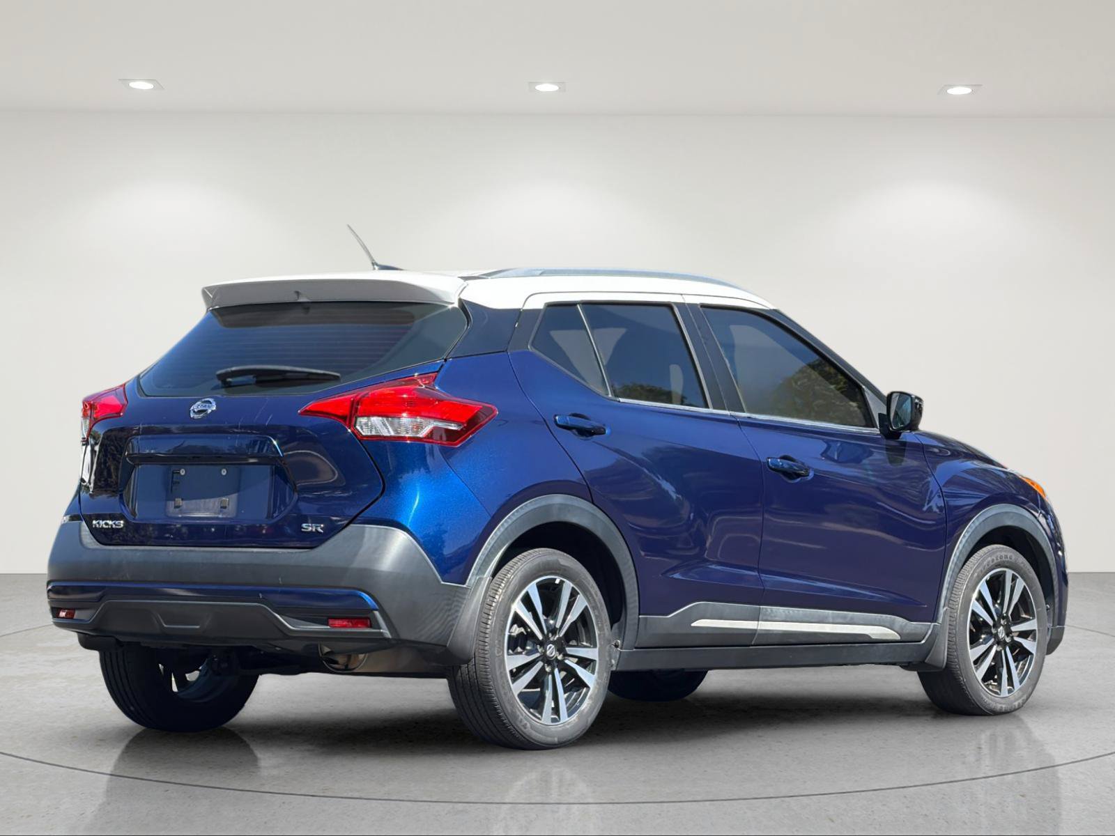 Used 2019 Nissan Kicks SR w/ SR Premium Package FWD image 5