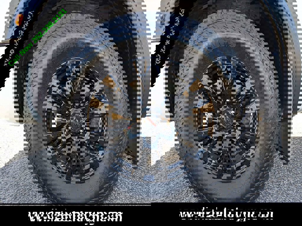 Used 2021 Nissan Titan PRO-4X w/ Pro-4x Convenience Package image 12