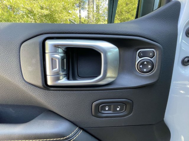 New 2027 Jeep Wrangler Unlimited Sahara AWD/4WD image 21