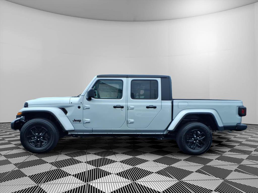 Certified 2023 Jeep Gladiator Sport AWD/4WD image 25