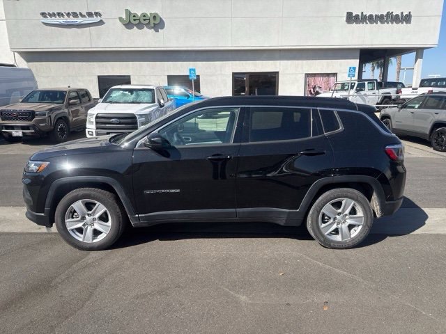 Used 2022 Jeep Compass Latitude FWD image 2