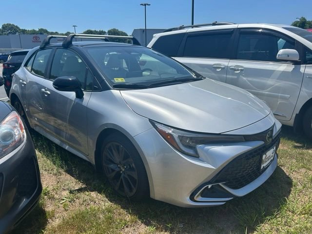 Used 2025 Toyota Corolla XSE FWD image 3