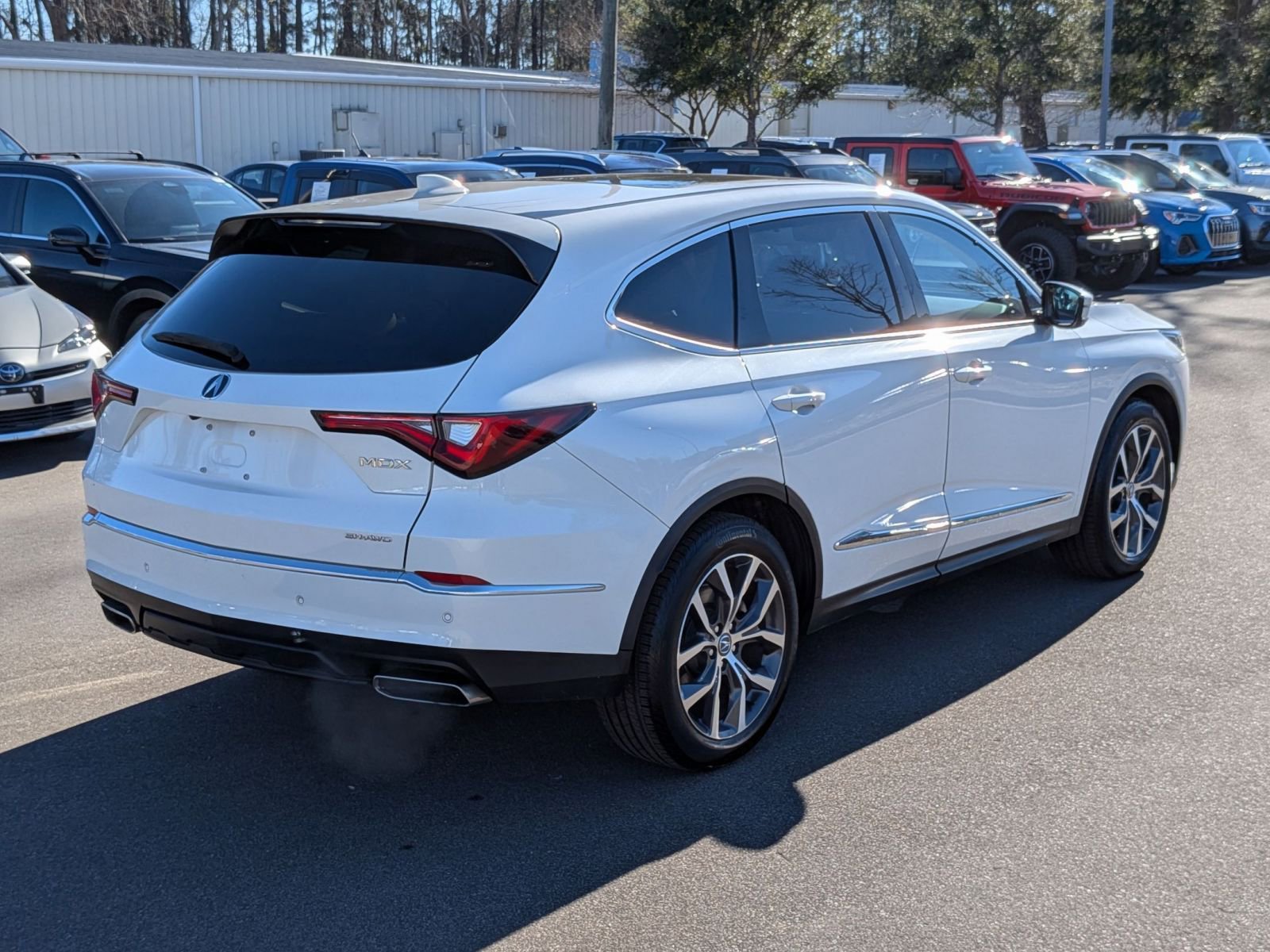 Used 2023 Acura MDX SH-AWD w/ Technology Package image 3