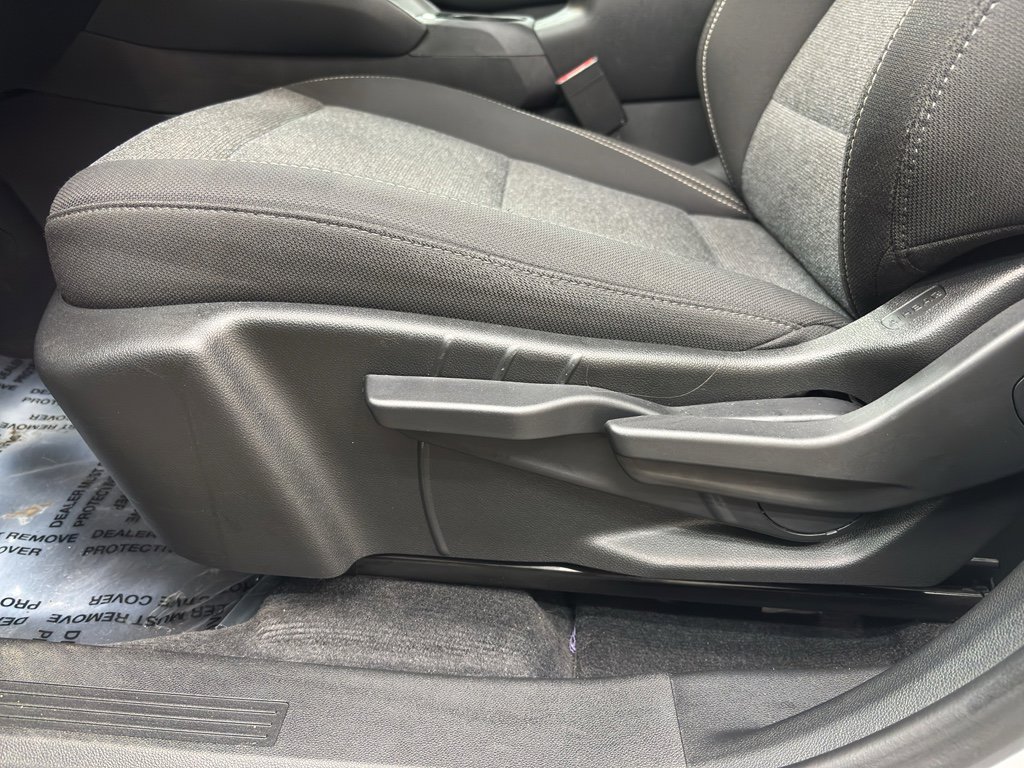 Used 2025 GMC Terrain Elevation image 17