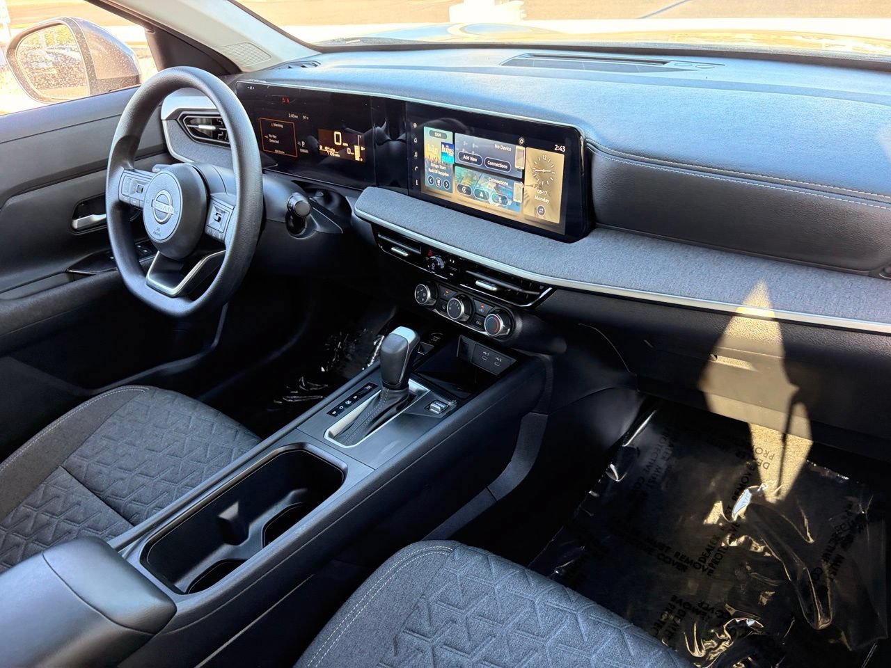 Certified 2025 Nissan Kicks SV FWD image 11