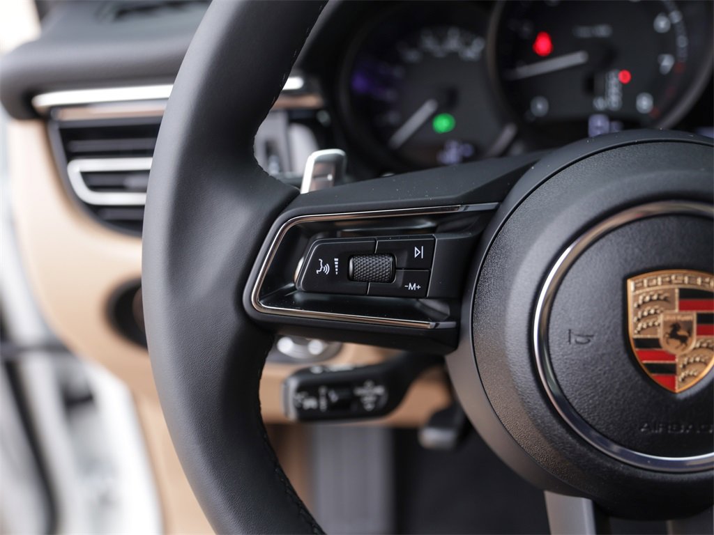 Used 2025 Porsche Macan image 20