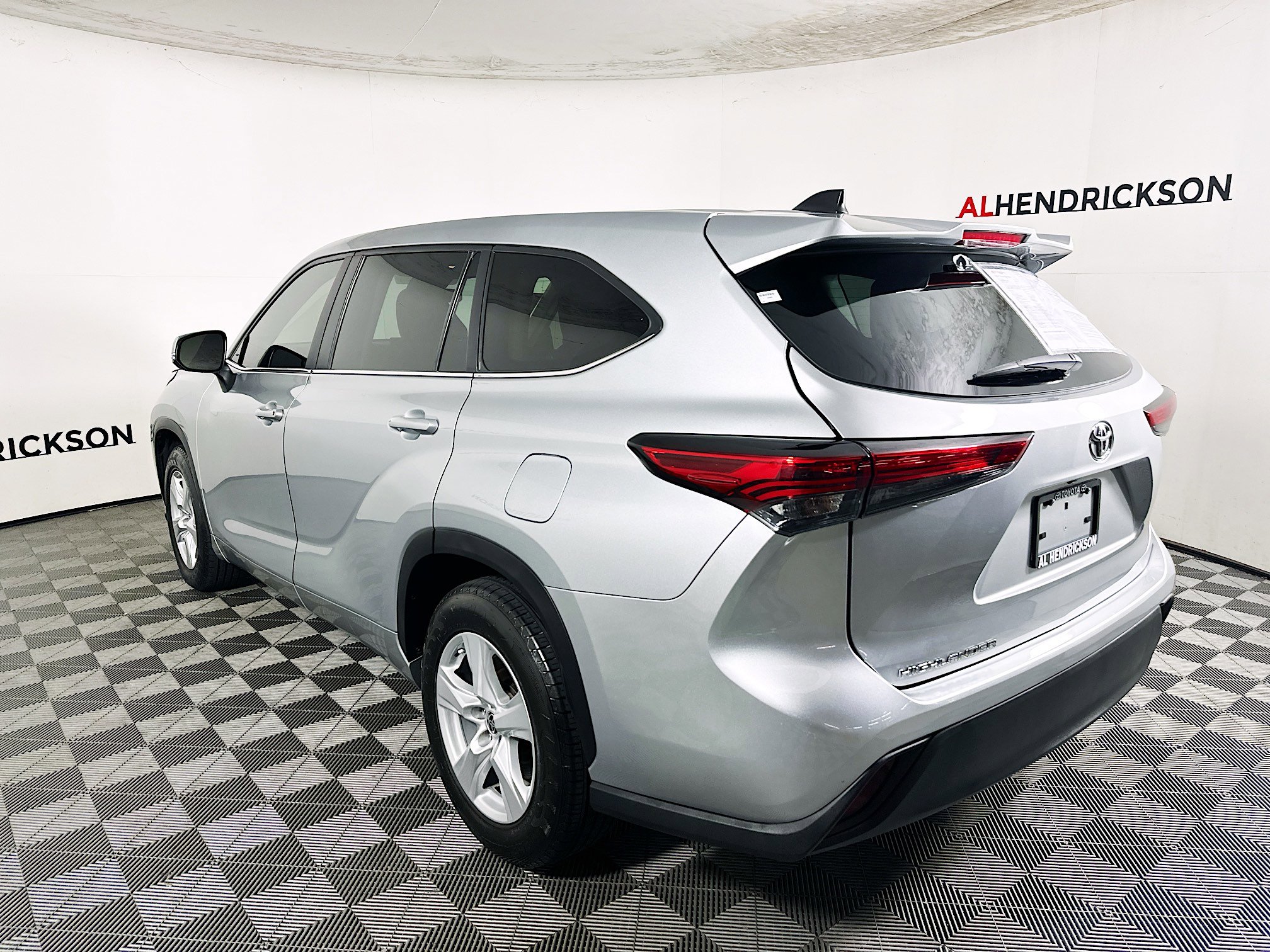 Used 2023 Toyota Highlander L image 5