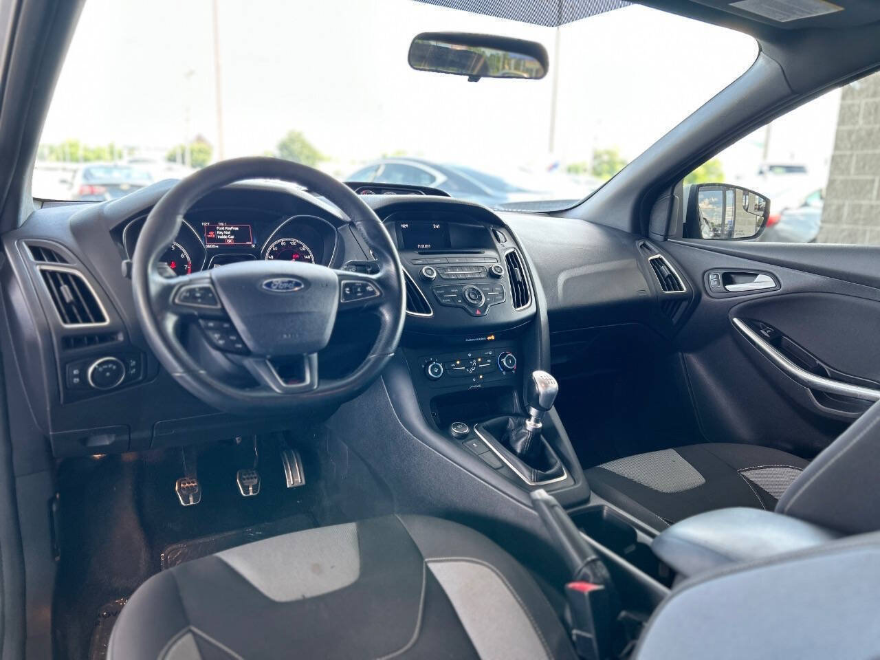Used 2017 Ford Focus ST FWD image 42