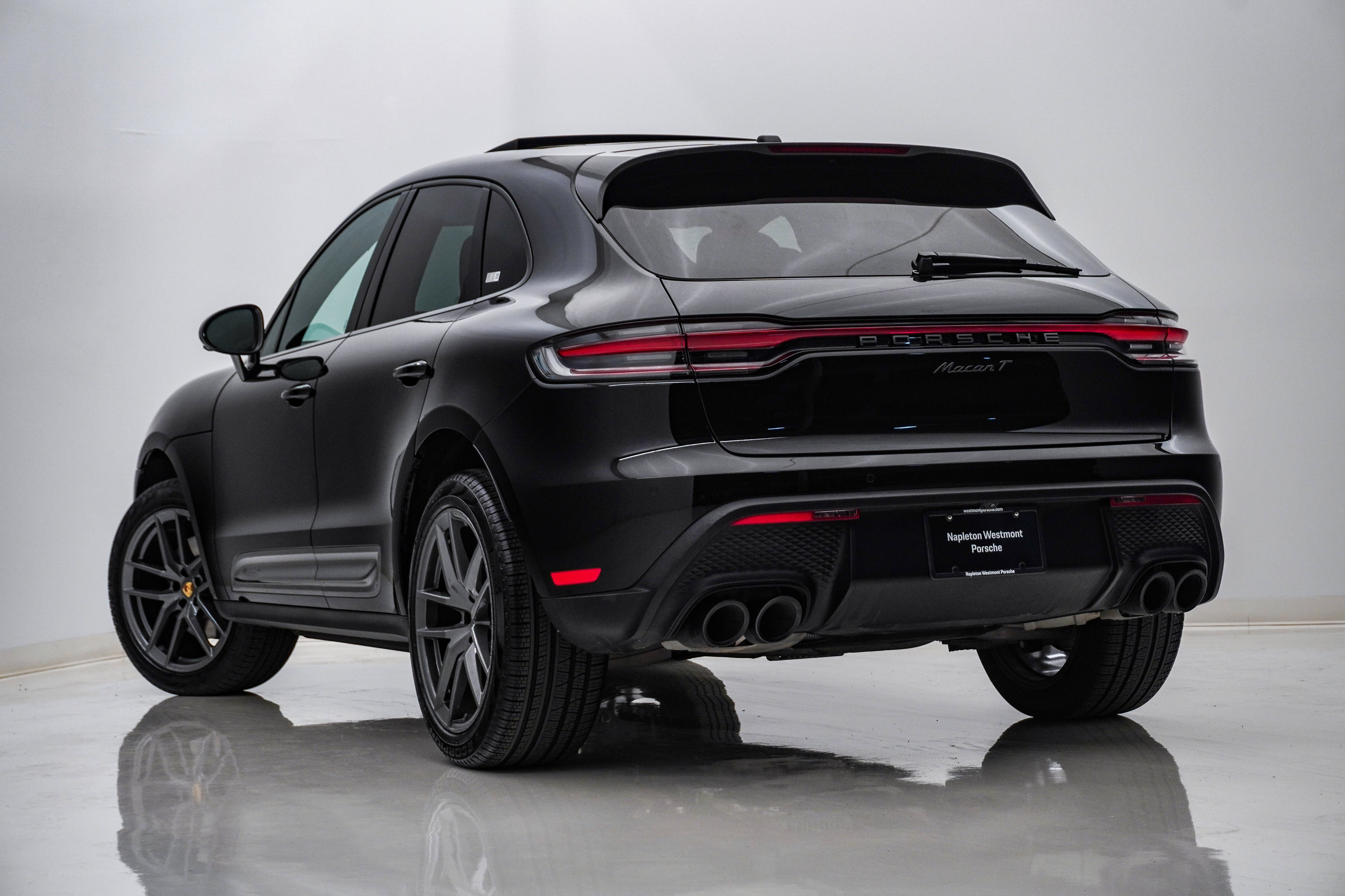Certified 2026 Porsche Macan Turbo AWD/4WD image 3