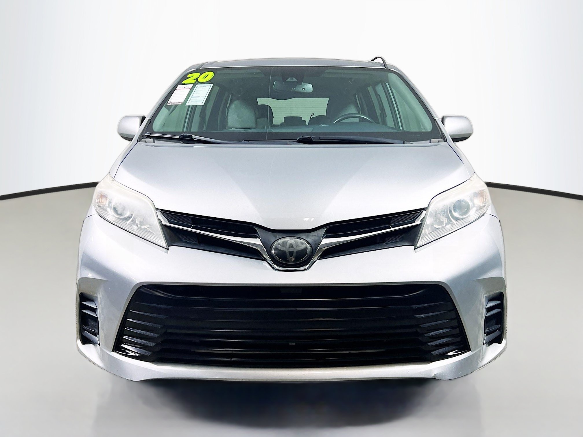 Used 2020 Toyota Sienna LE w/ LE Preferred Package FWD image 11
