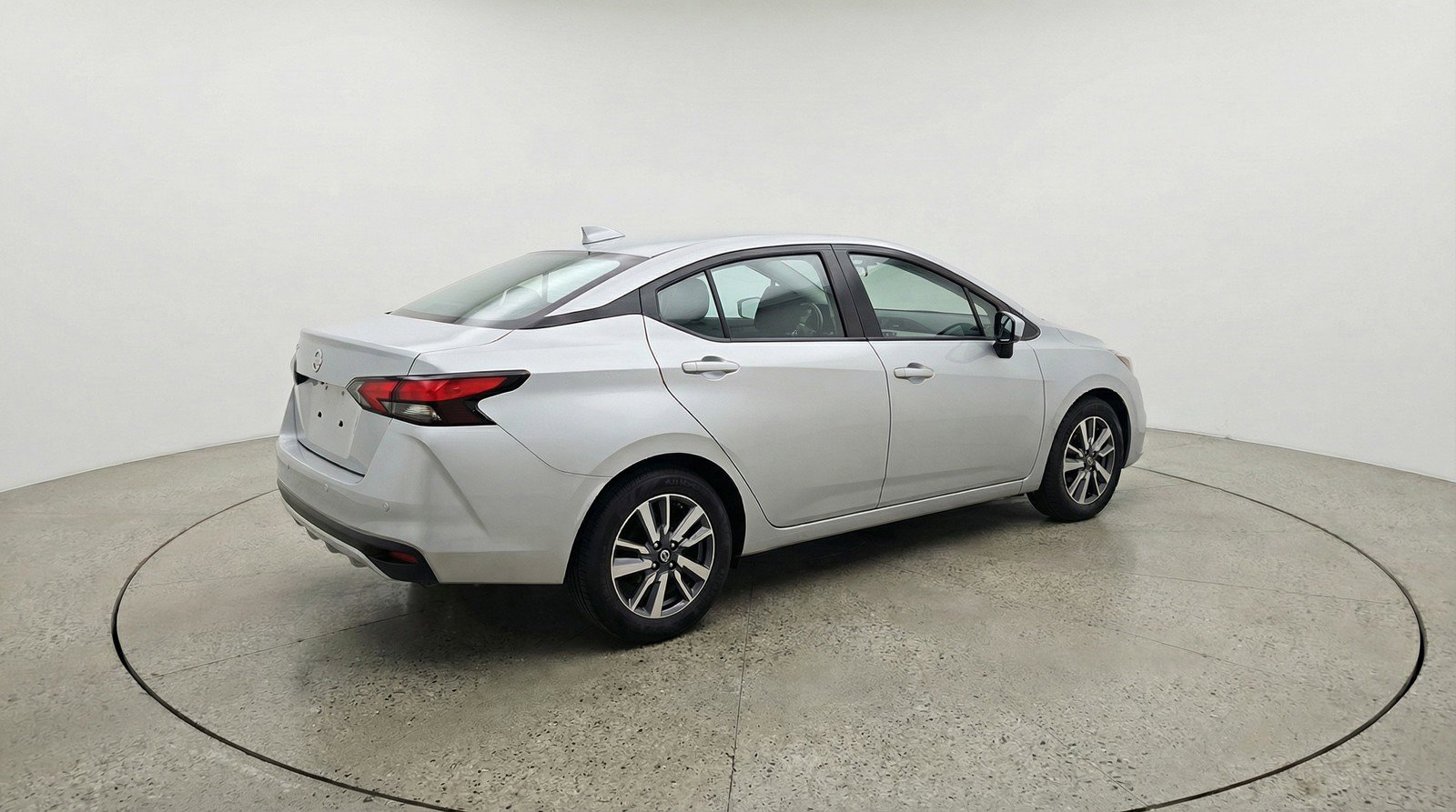 Used 2025 Nissan Versa SV image 9
