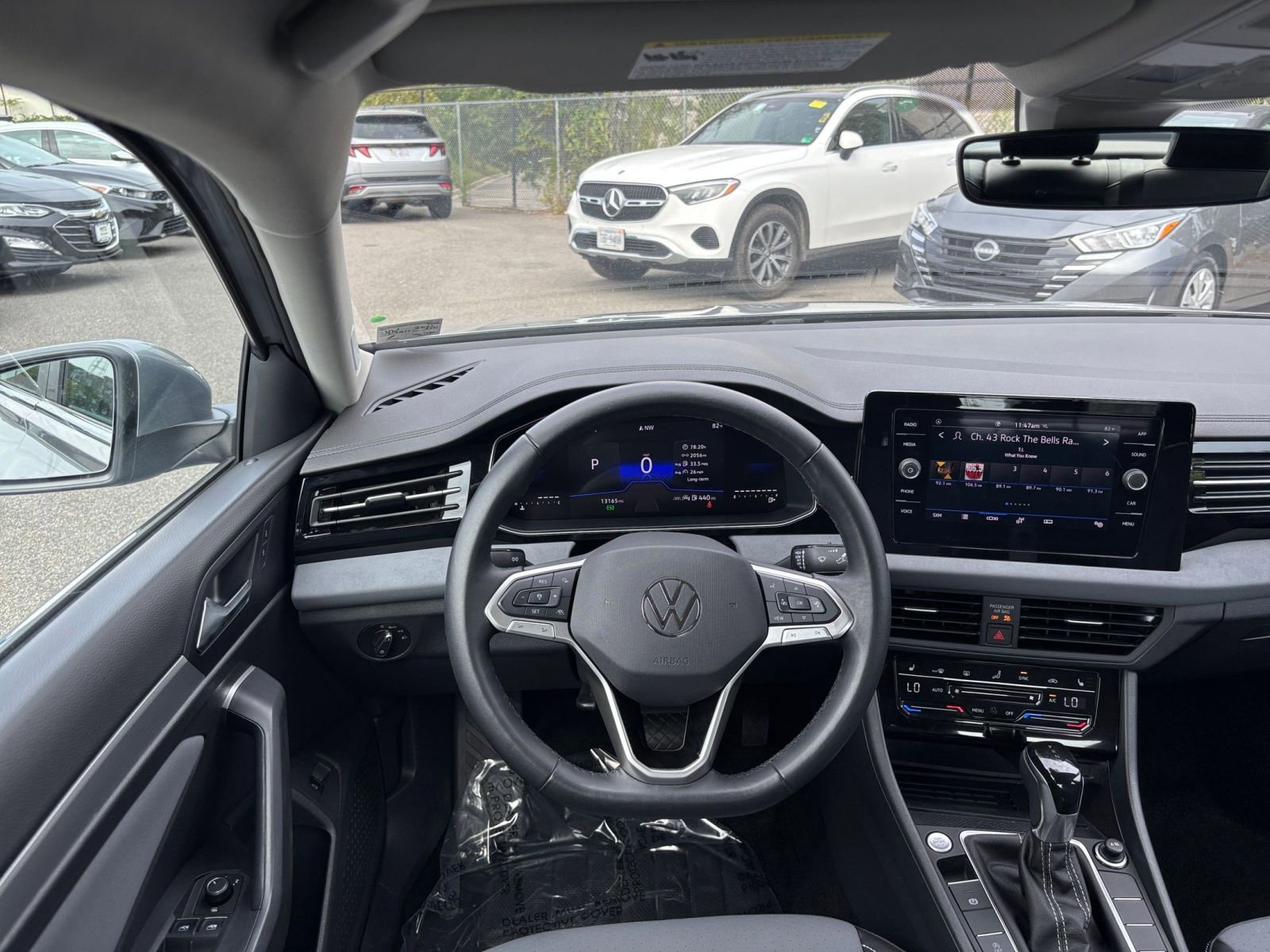 Used 2025 Volkswagen Jetta SE image 33