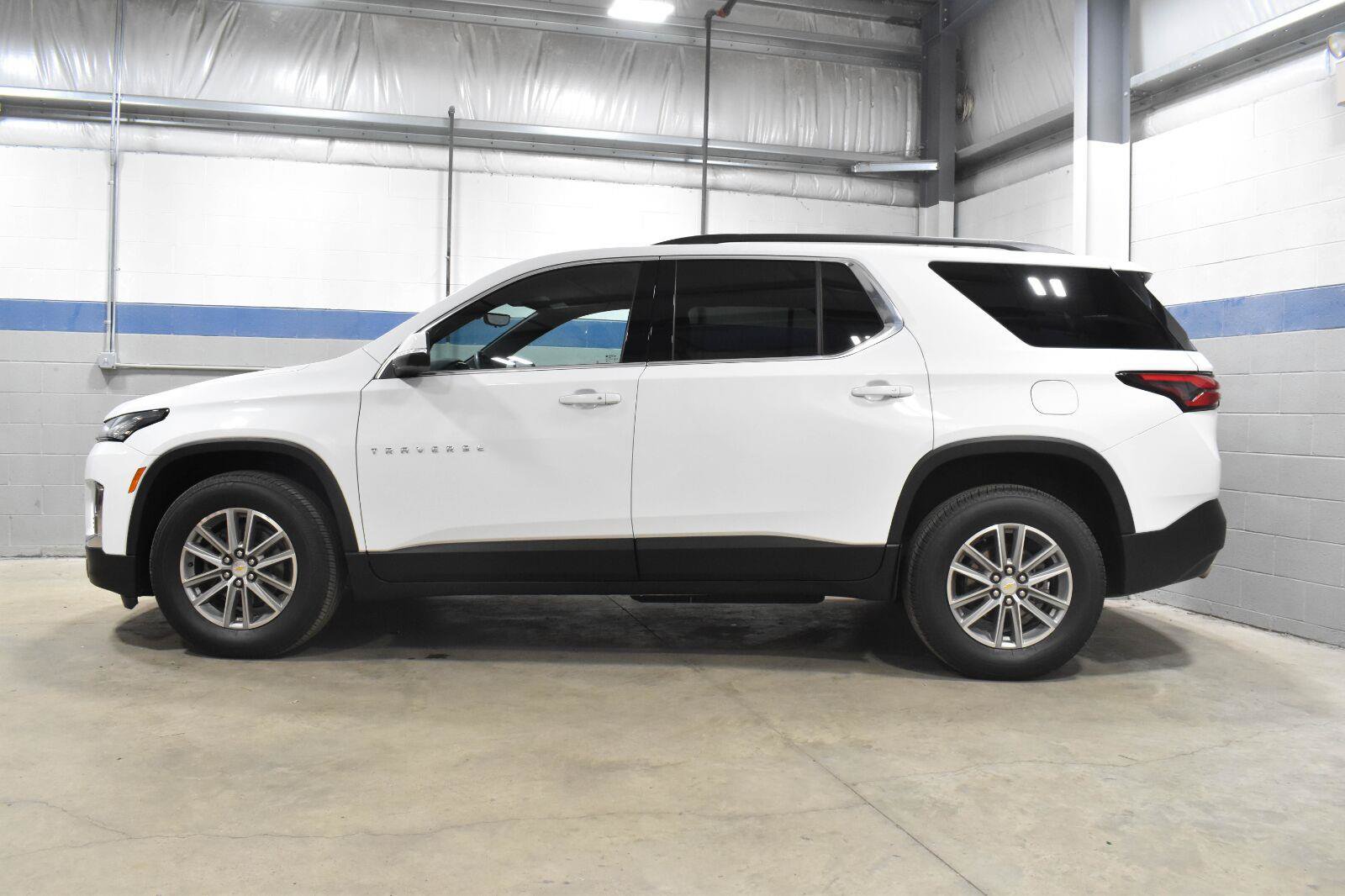 Used 2023 Chevrolet Traverse LT w/ Rear Camera Mirror Package AWD/4WD image 25
