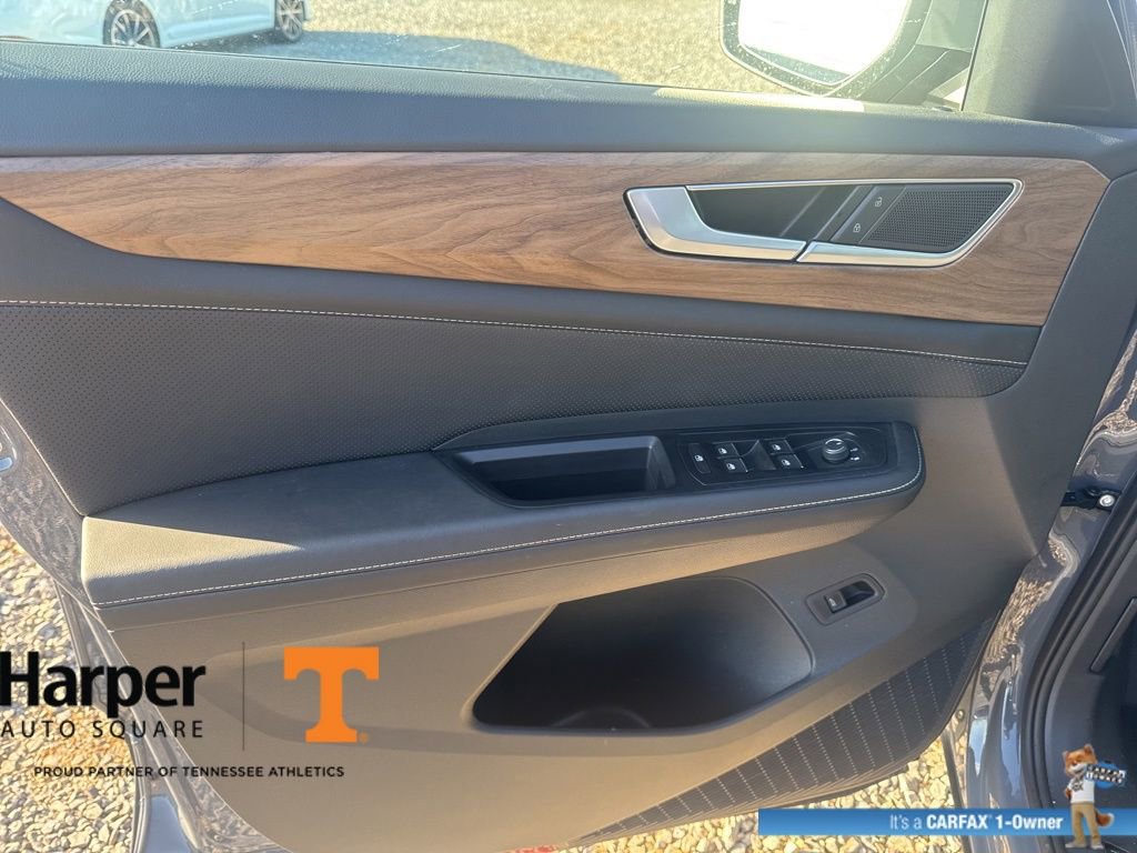 Used 2025 Volkswagen Atlas SE image 19