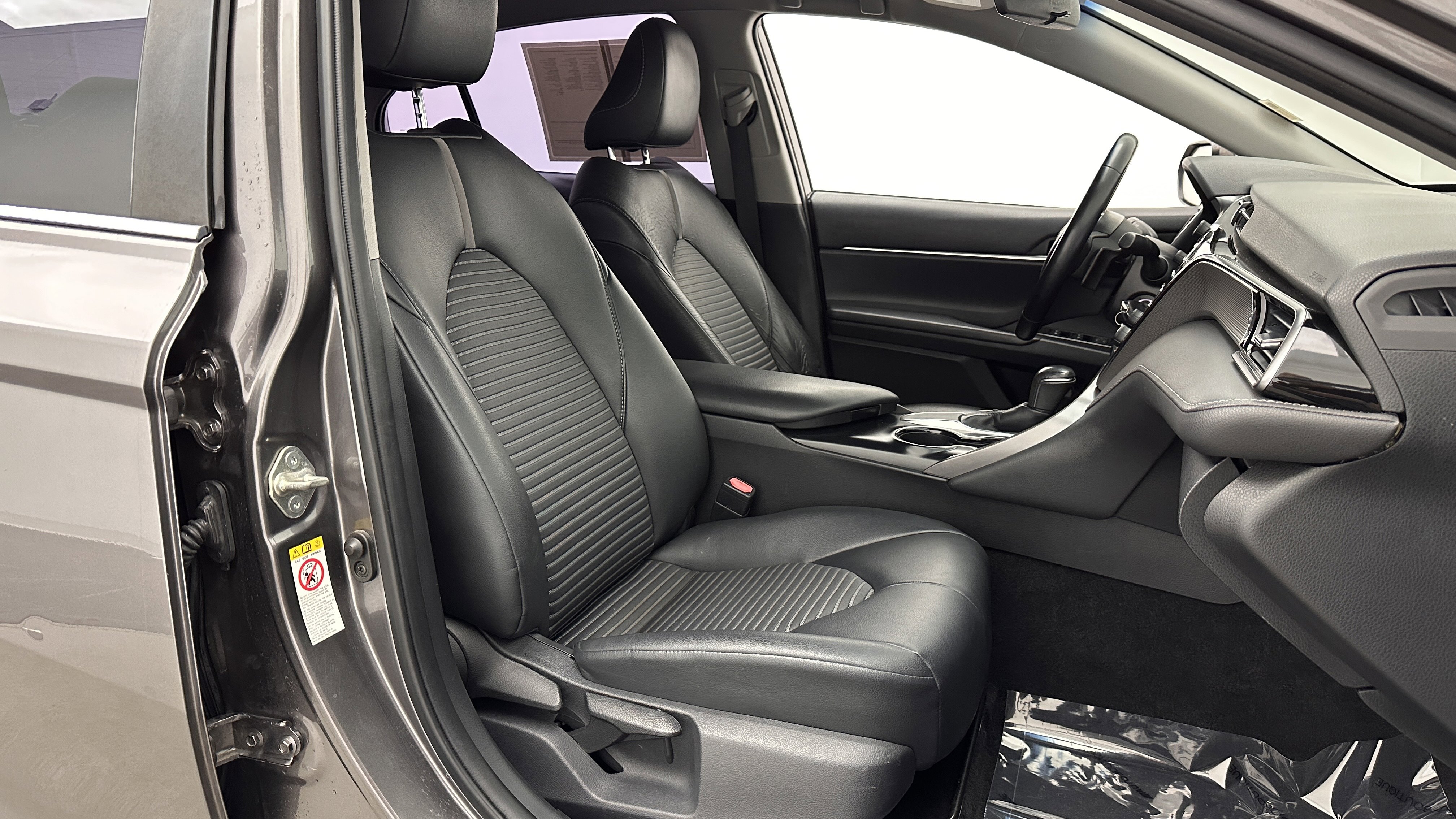 Used 2019 Toyota Camry SE FWD image 33