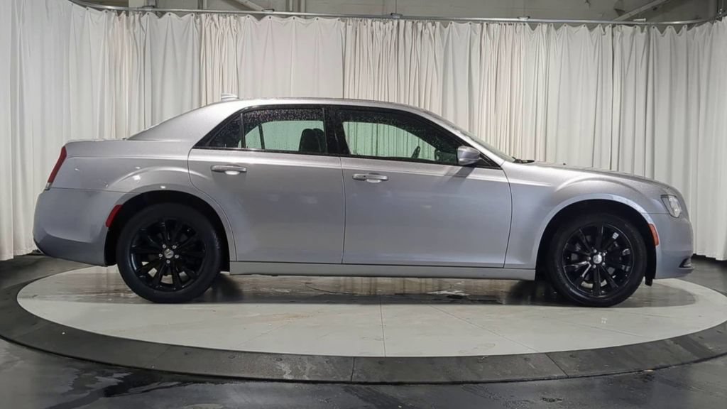 Used 2018 Chrysler 300 S w/ 300S Premium Group AWD/4WD image 11
