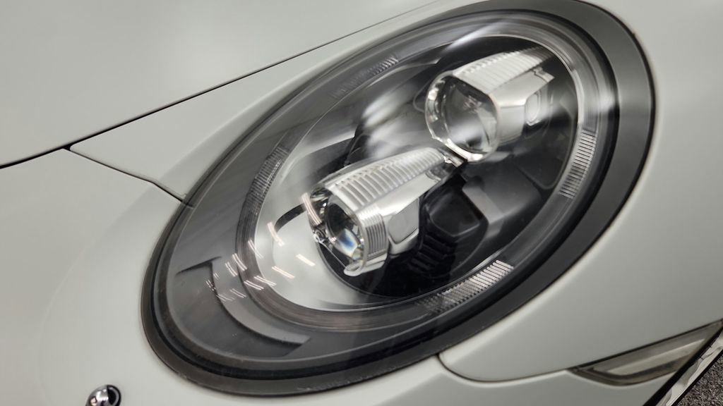 Used 2015 Porsche 911 Turbo S AWD/4WD image 36