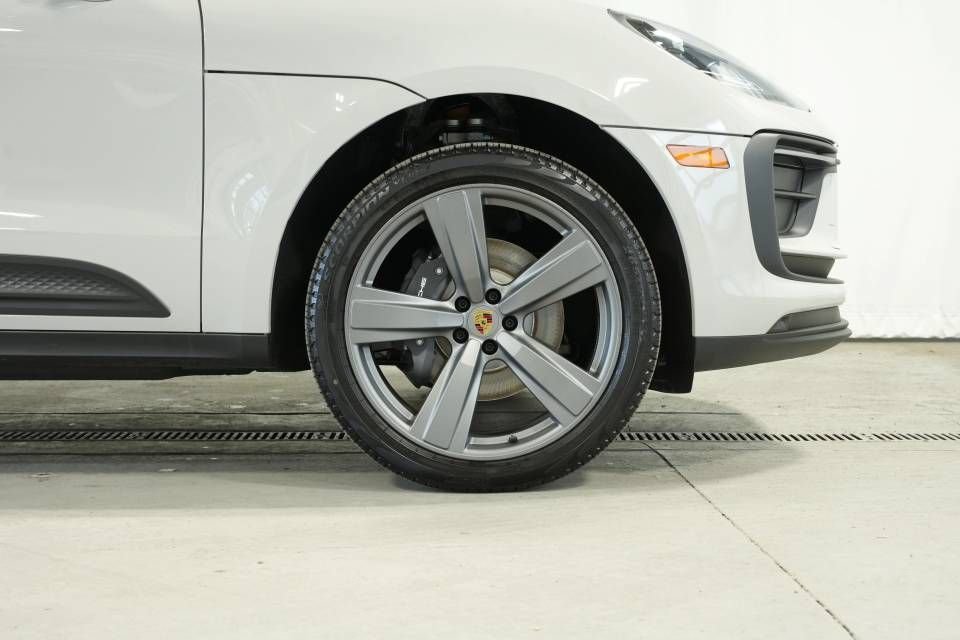 Certified 2026 Porsche Macan AWD/4WD image 41