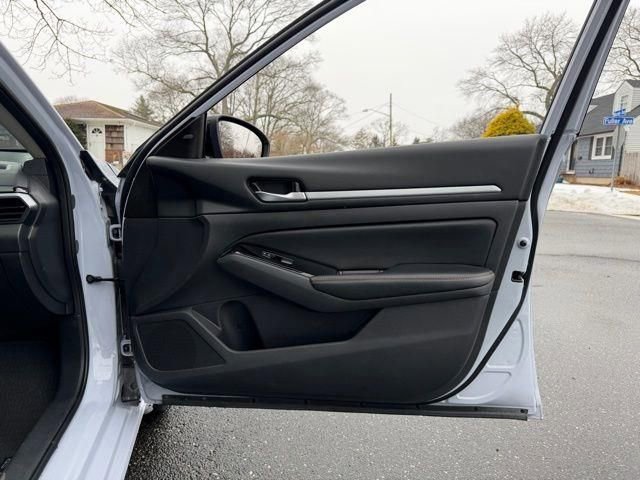 Used 2025 Nissan Altima 2.5 SR w/ SR Premium Package image 14