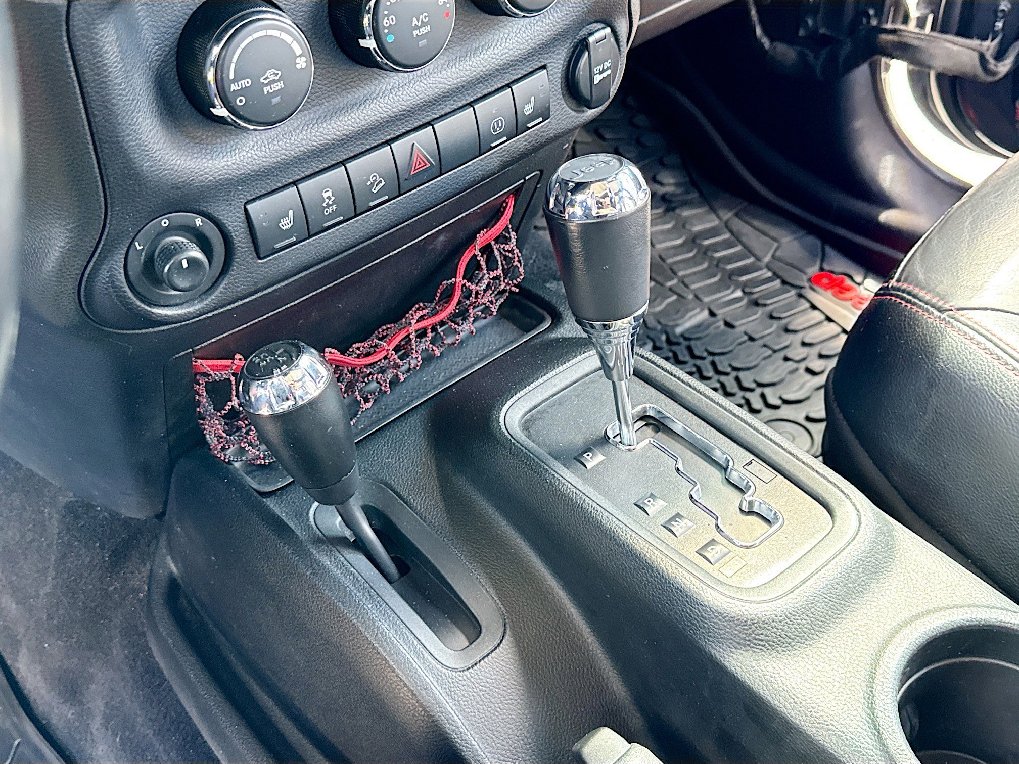 Used 2017 Jeep Wrangler Unlimited Rubicon AWD/4WD image 13