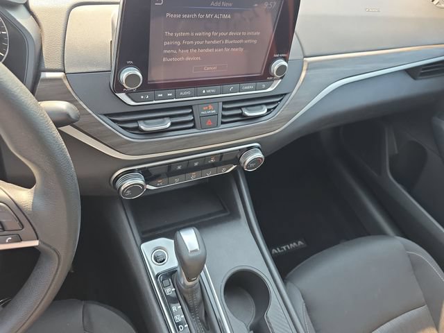 Used 2025 Nissan Altima 2.5 SV FWD image 24