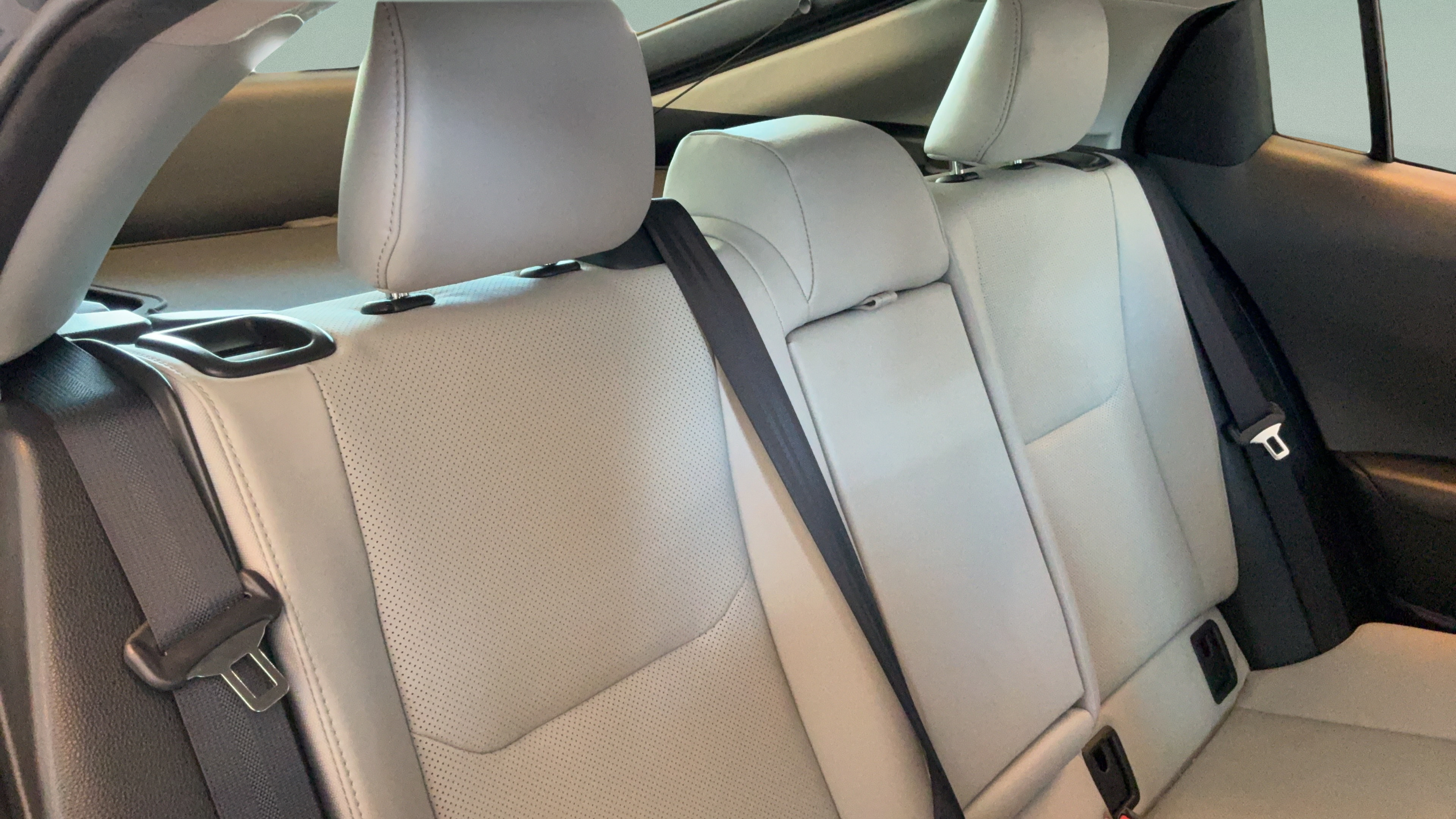 Used 2024 Toyota Prius XLE FWD image 30