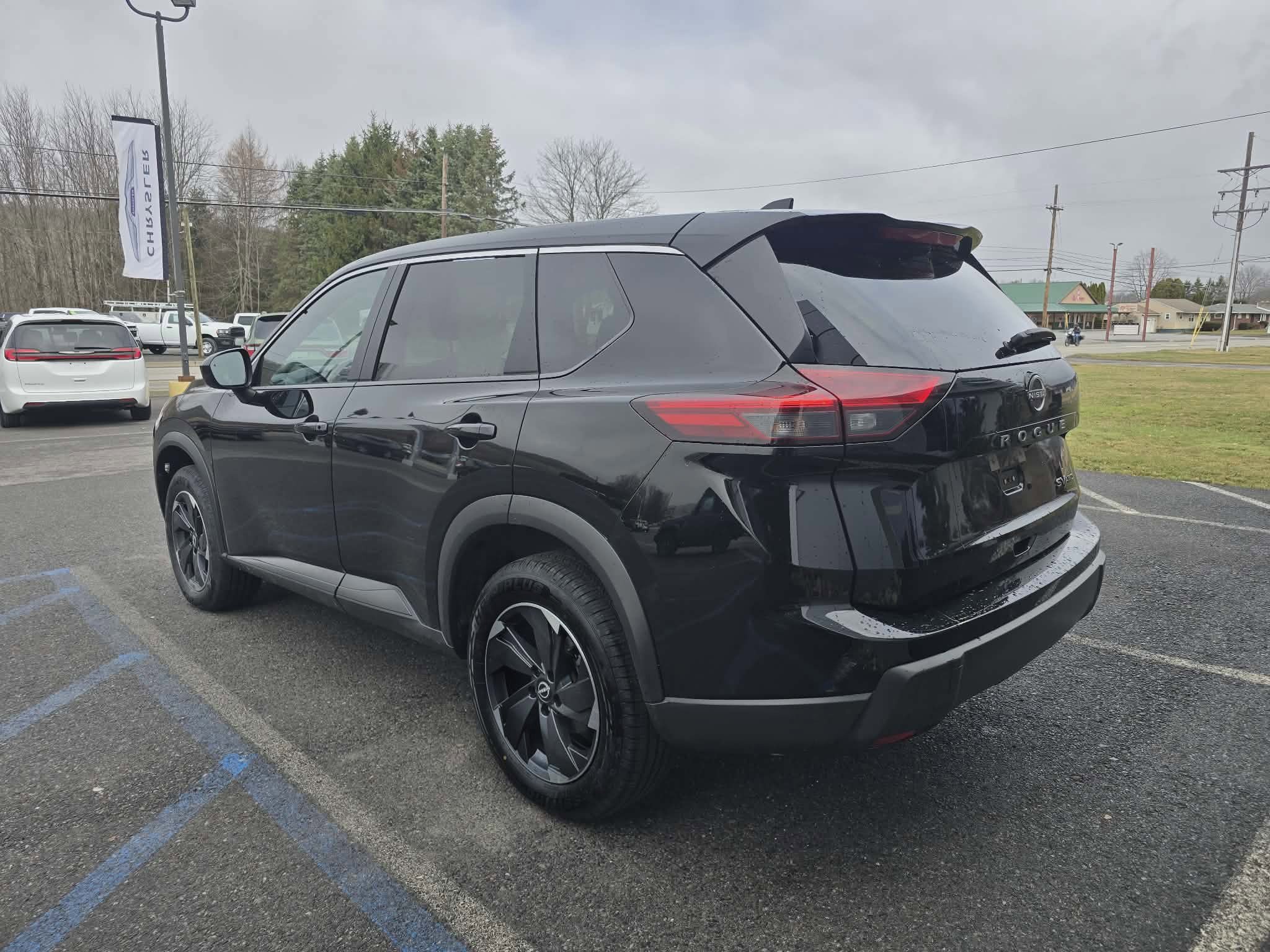 Used 2024 Nissan Rogue SV image 6