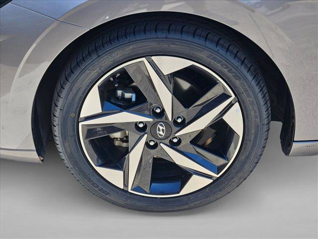 Used 2023 Hyundai Elantra SEL w/ Convenience Package FWD image 23