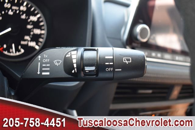 Used 2024 Nissan Rogue S image 27