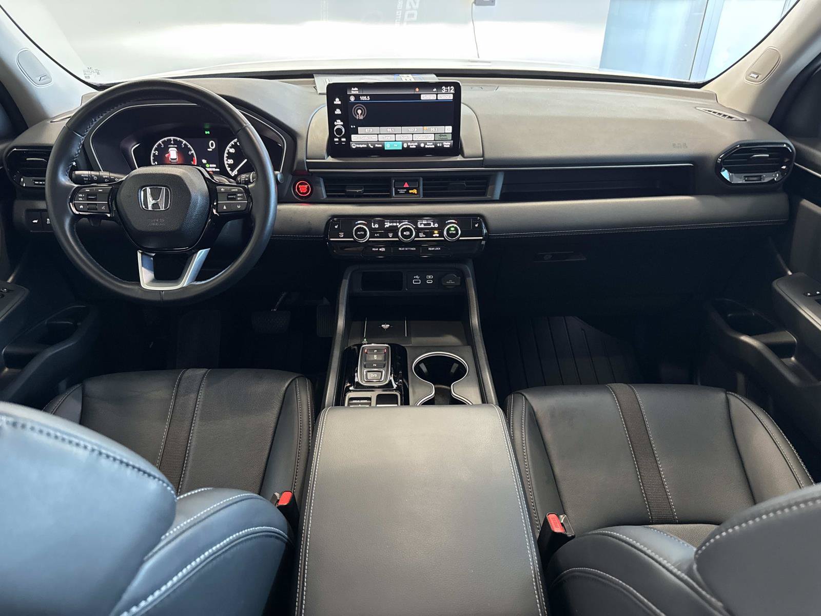 Used 2025 Honda Pilot Touring image 8