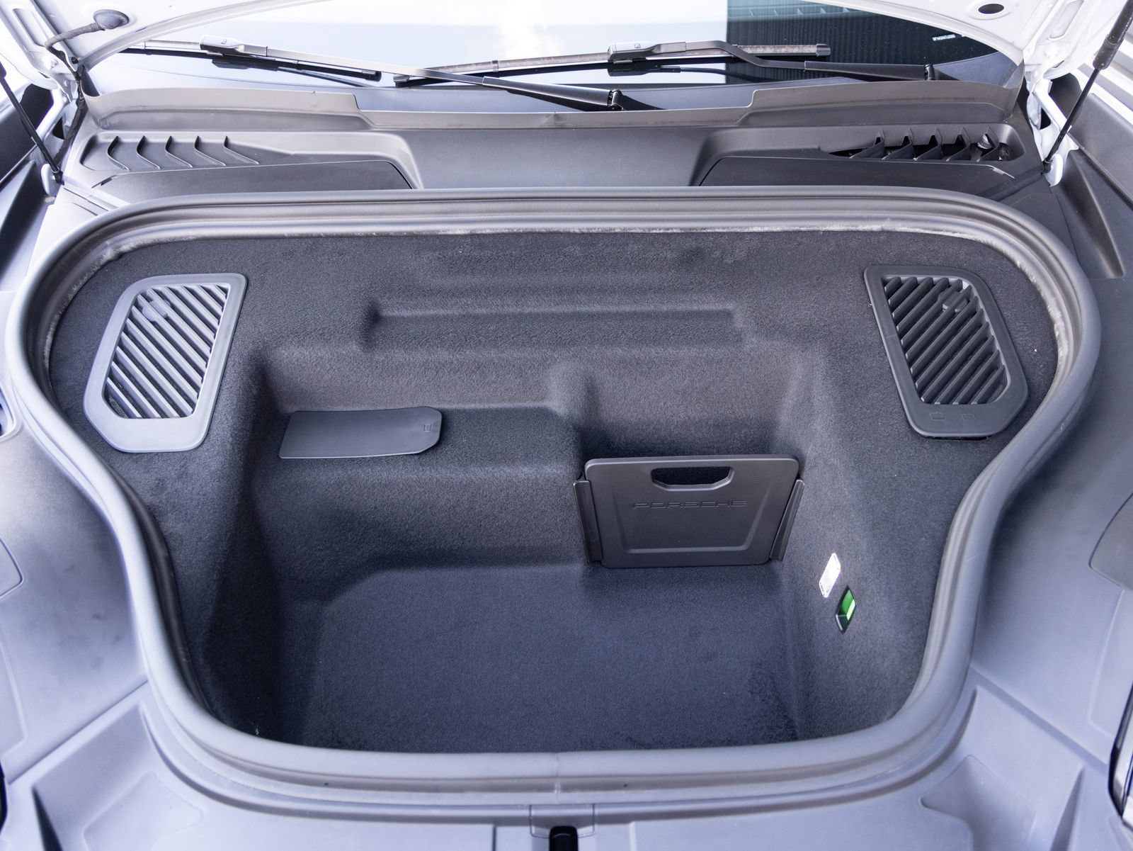 Certified 2026 Porsche Macan 4 Electric AWD/4WD image 35