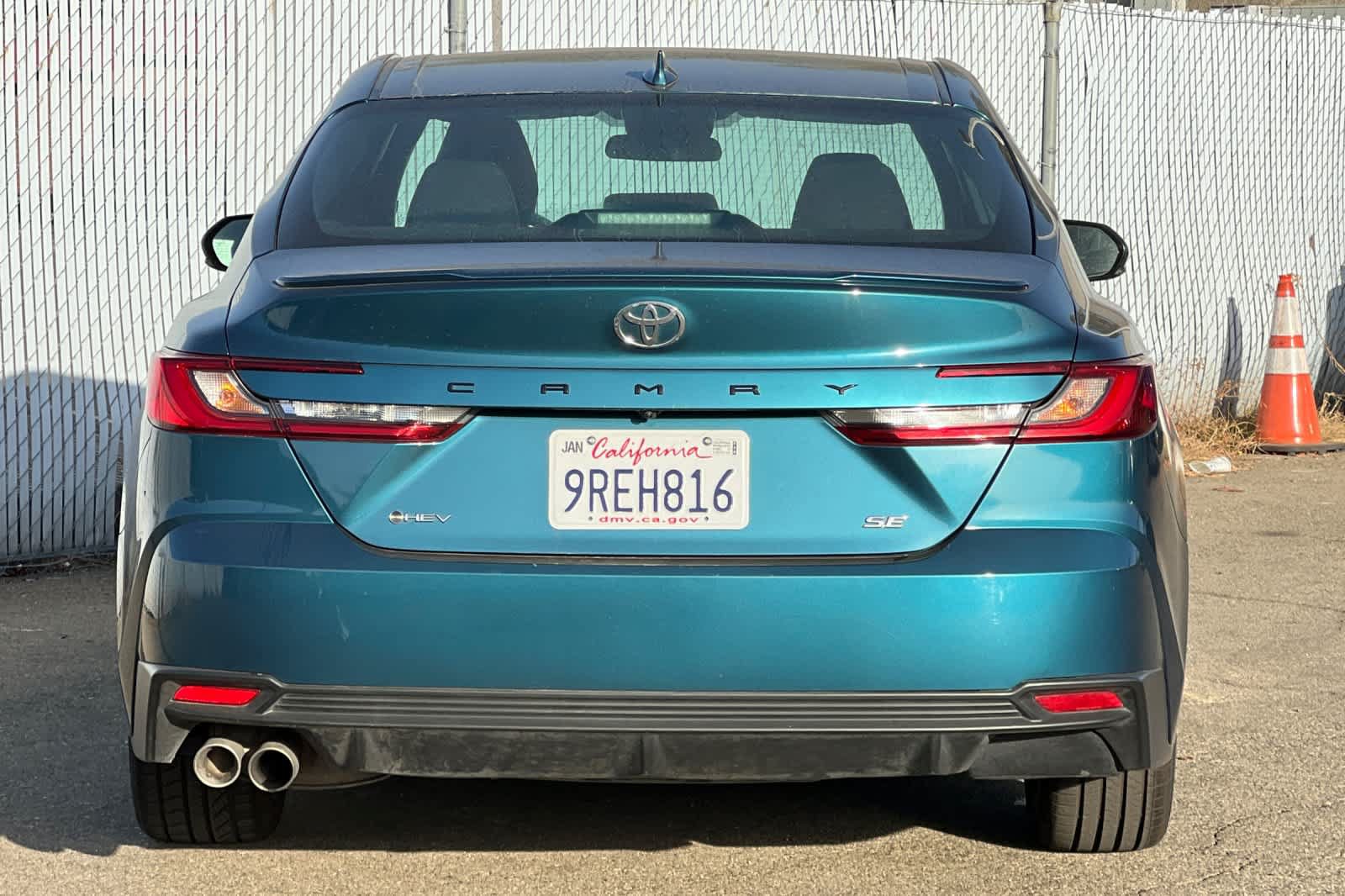 Used 2025 Toyota Camry SE FWD image 4