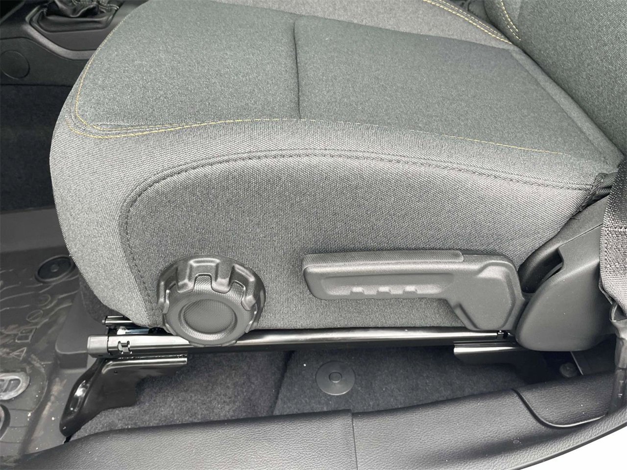 New 2025 Jeep Gladiator Sport image 26