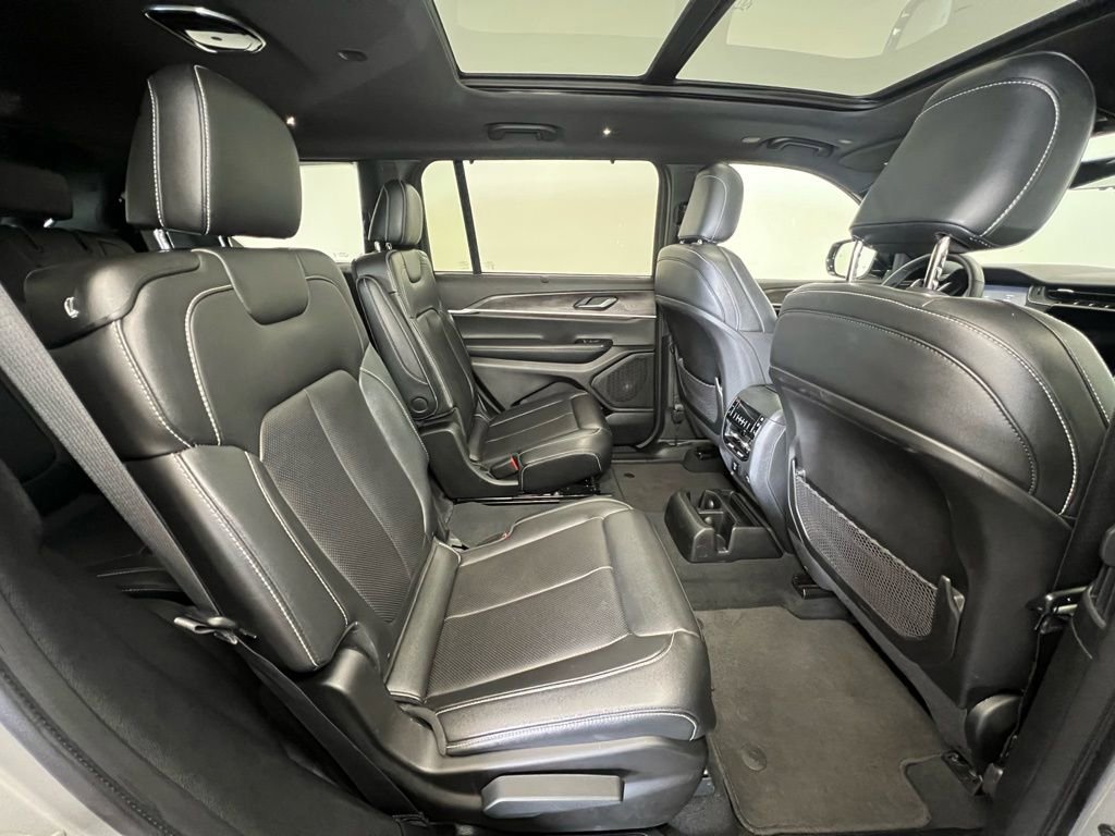 Used 2024 Jeep Grand Cherokee L Limited w/ Luxury Tech Group II AWD/4WD image 10