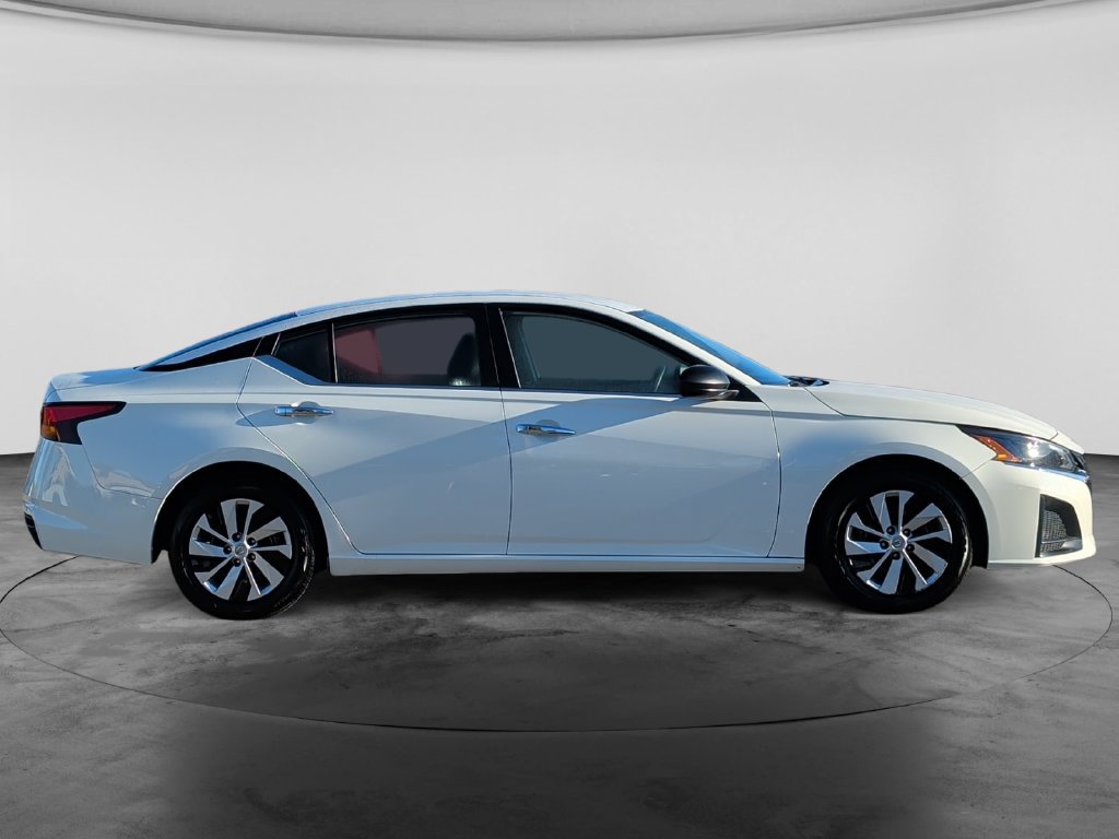 Used 2024 Nissan Altima 2.5 S FWD image 8