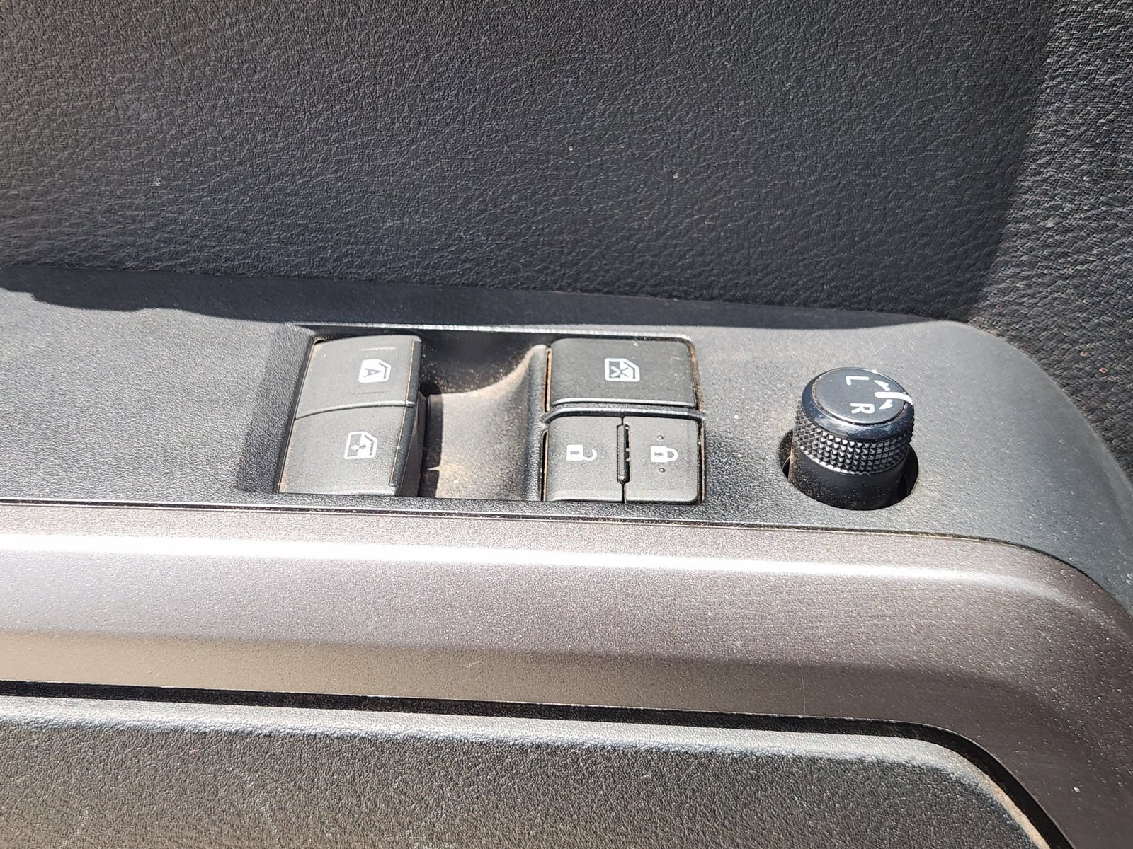 Used 2022 Toyota Tacoma SR5 RWD image 28