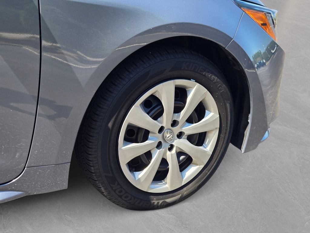 Used 2025 Toyota Corolla LE FWD image 12
