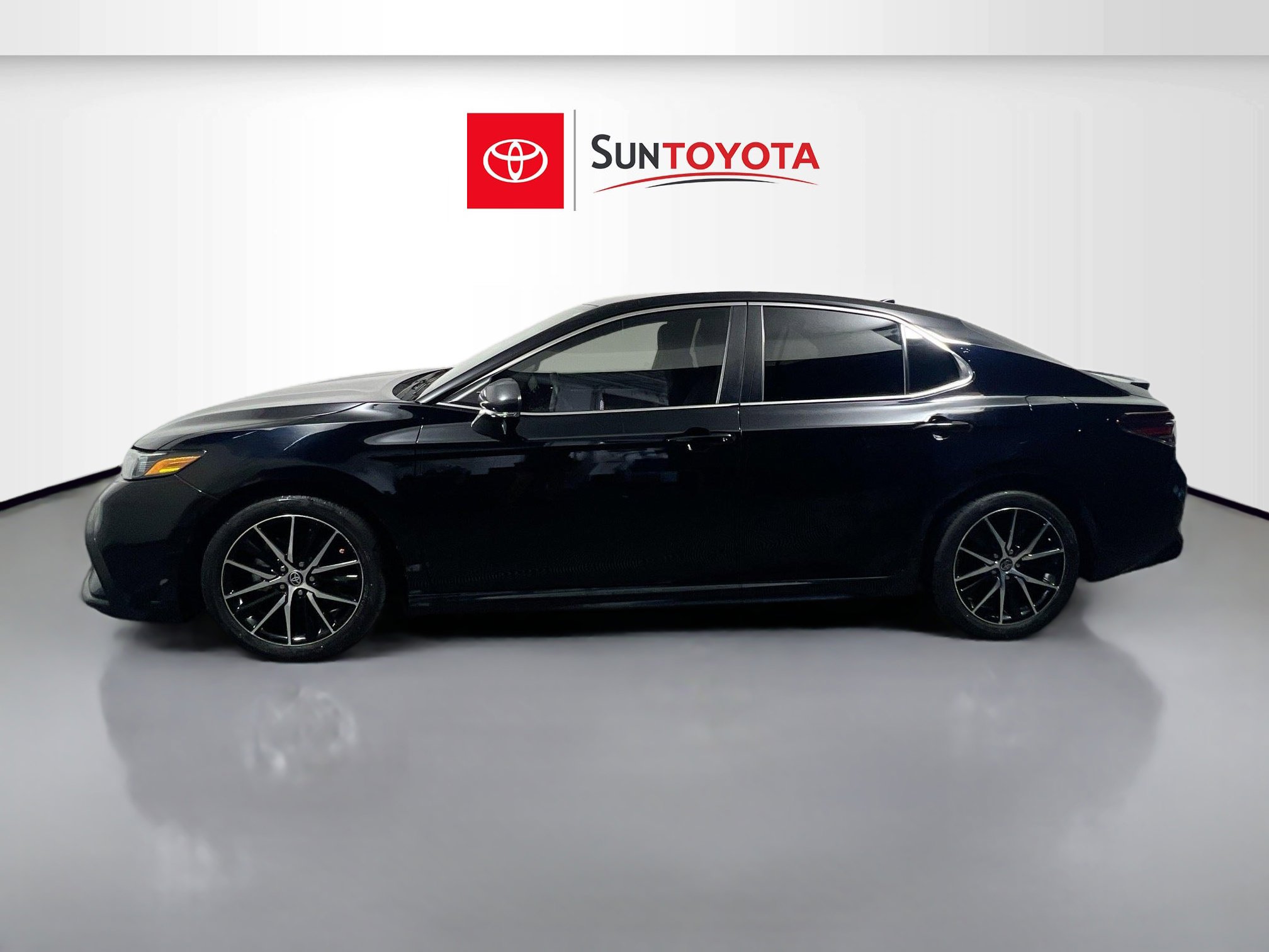 Used 2023 Toyota Camry SE image 7