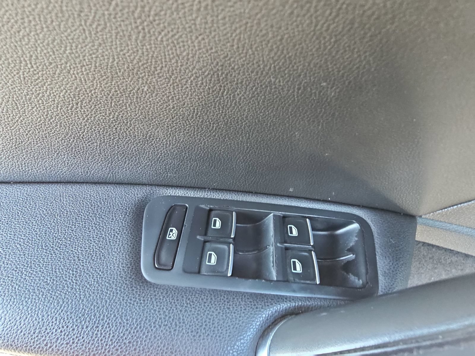 Used 2015 Volkswagen Golf SEL FWD image 27