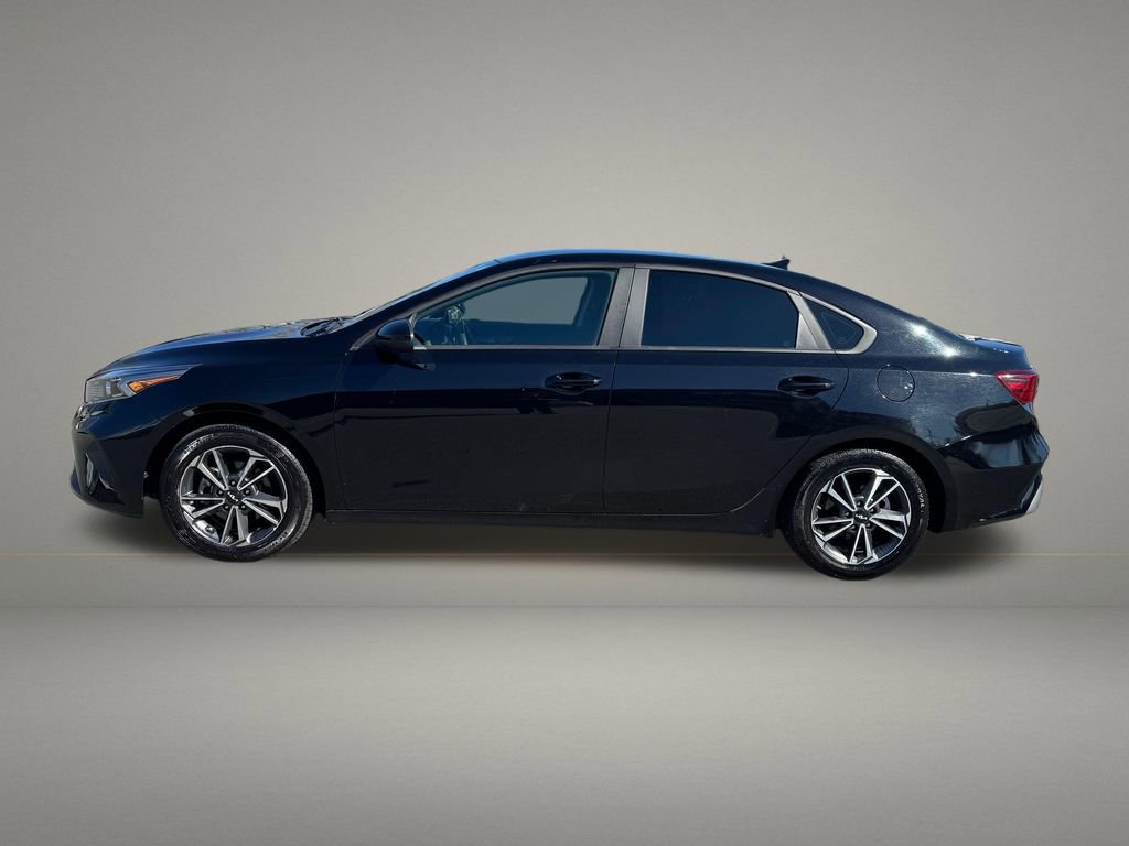 Used 2022 Kia Forte LXS FWD image 2