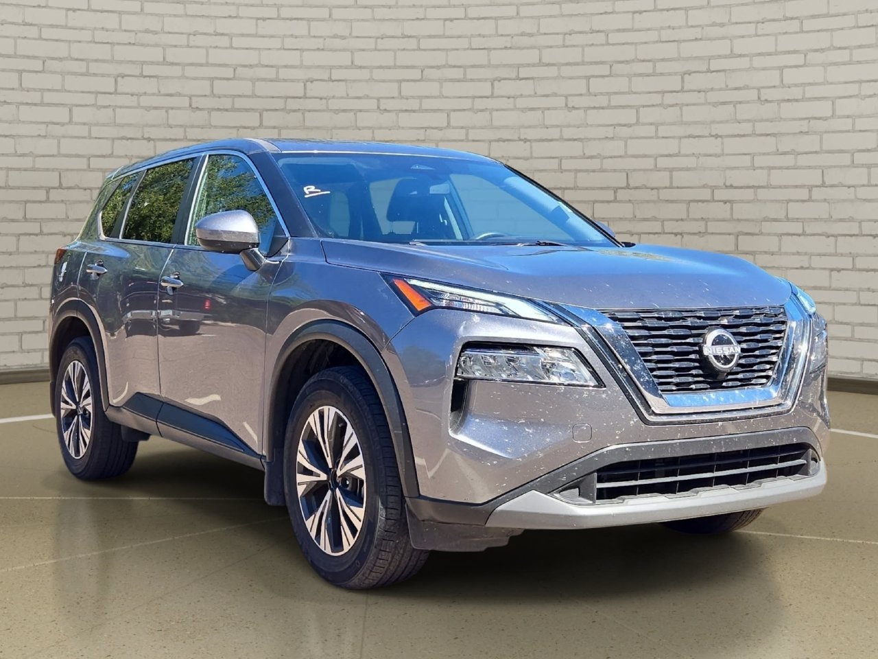 Used 2023 Nissan Rogue SV FWD image 3