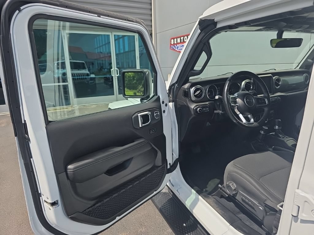 Used 2022 Jeep Wrangler Unlimited Sahara w/ LED Lighting Group AWD/4WD image 13
