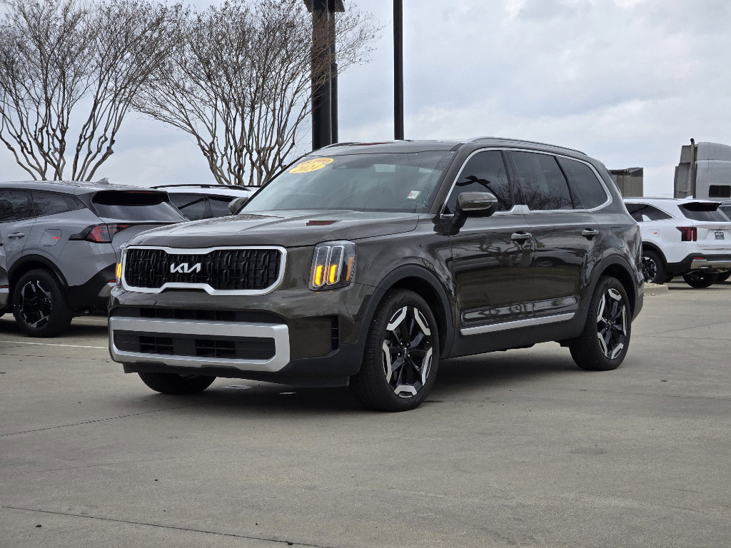 Certified 2024 Kia Telluride EX image 2