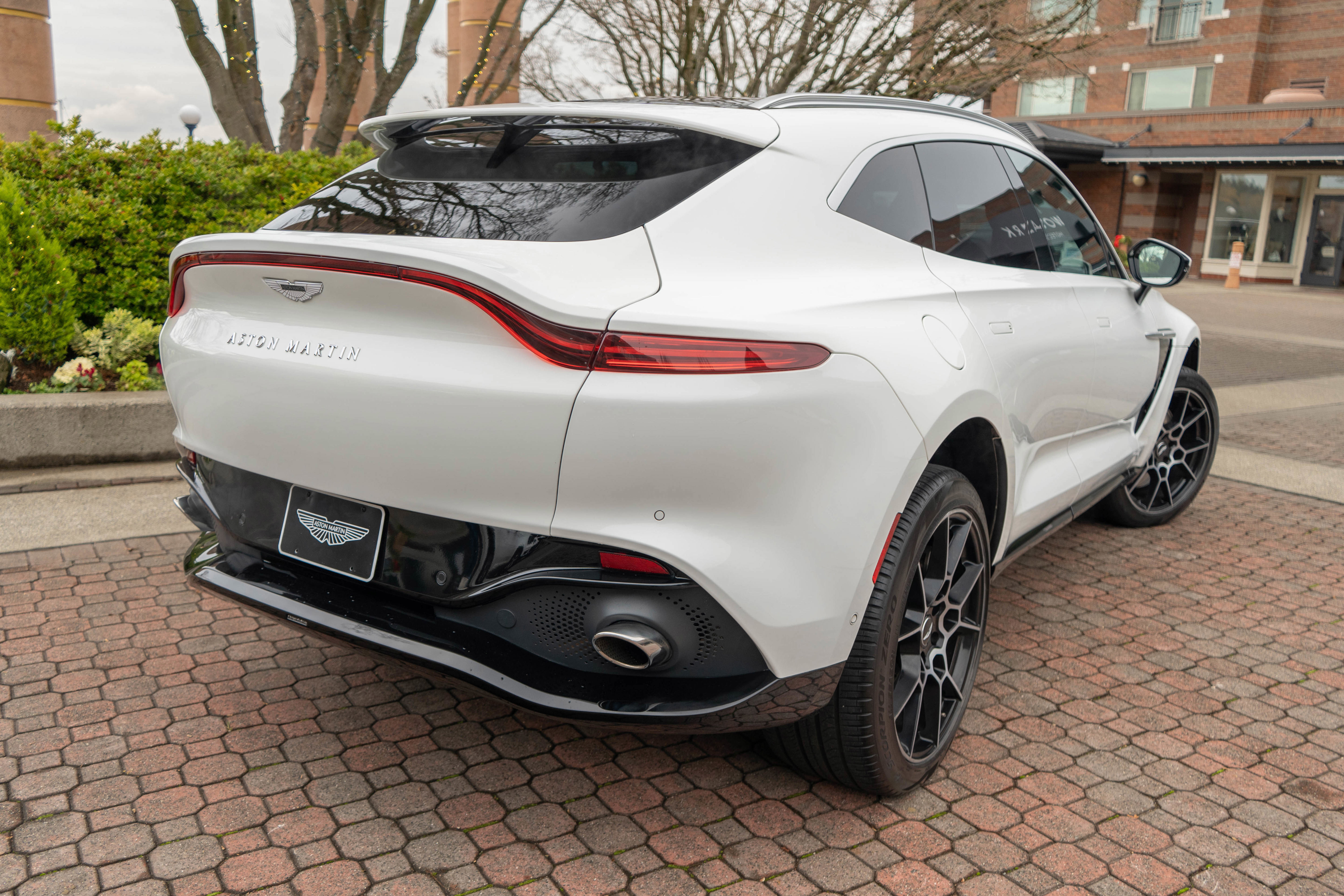 Used 2021 Aston Martin DBX image 48