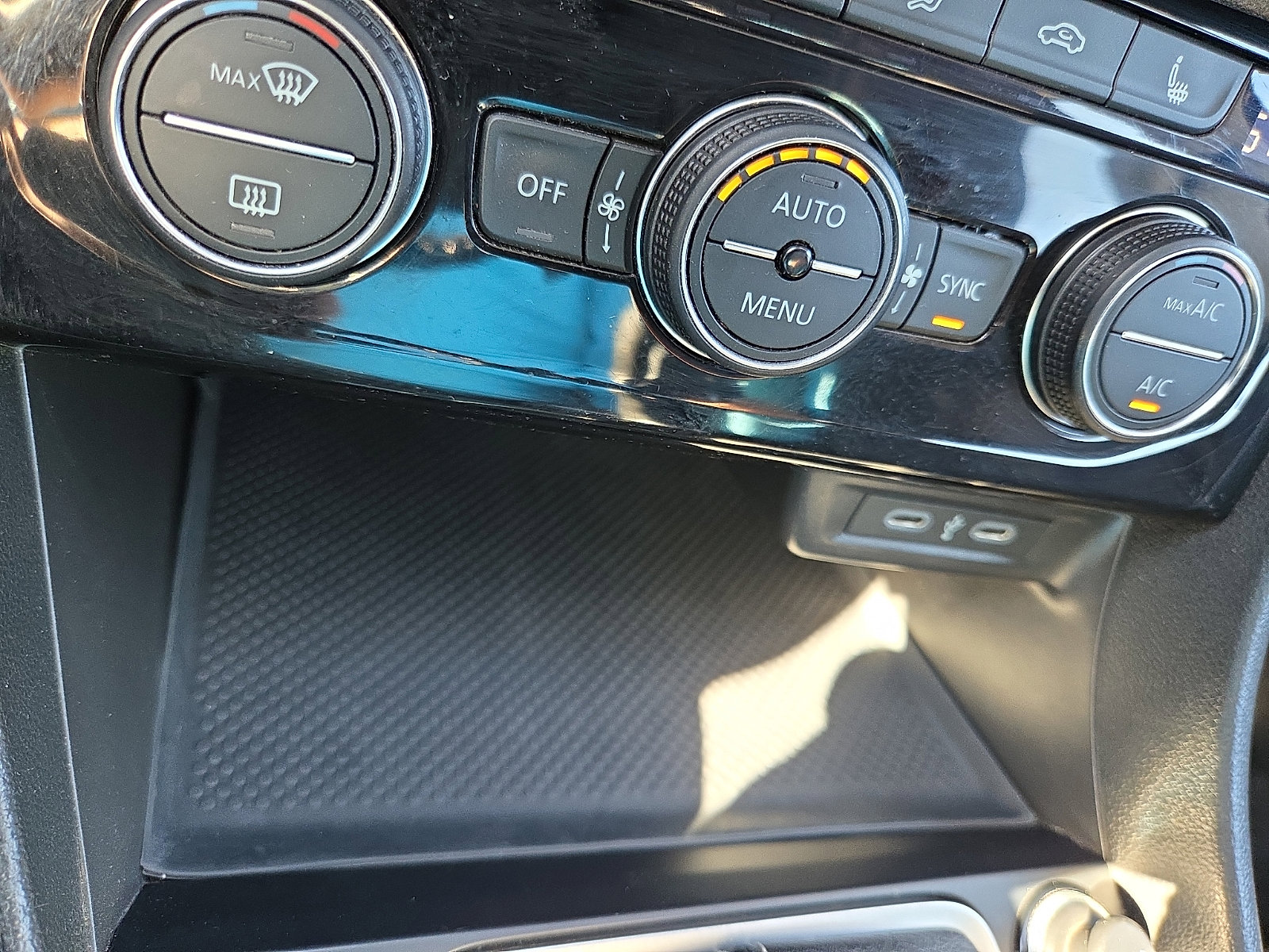 Used 2024 Volkswagen Jetta SE image 15