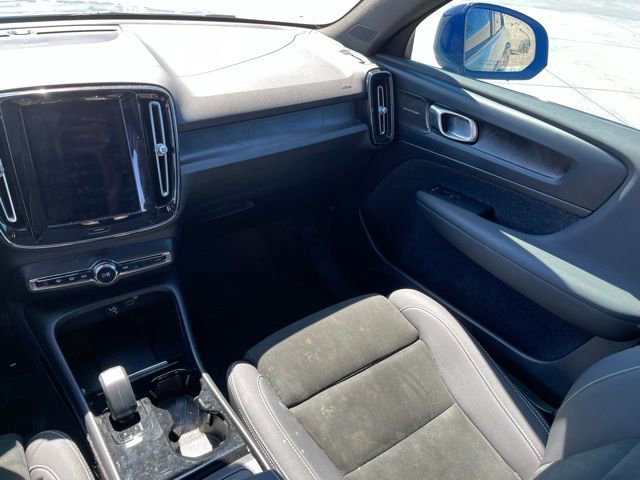 Used 2023 Volvo C40 P8 Recharge Ultimate w/ Protection Package Premier image 11